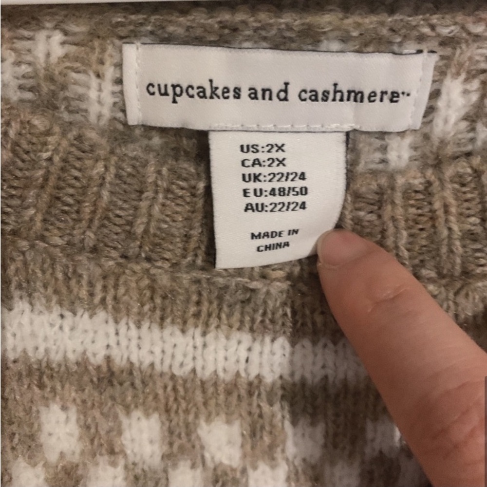 Cozy Geometric Pattern Sweater - Picture 4 of 5